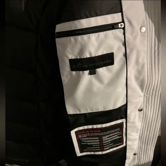 Brand-New Moose Knuckles Winter Jacket - Women’s Size S with Simon’s dust bag ! - Picture 12 of 13